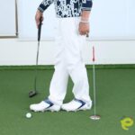 自分にぴったりのパットストロークの見つけ方！軸足から学ぶ