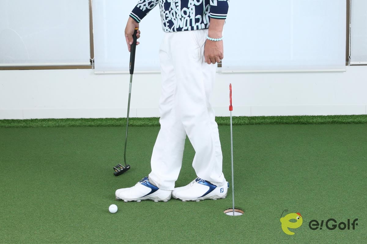 自分にぴったりのパットストロークの見つけ方!軸足から学ぶ