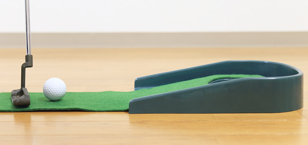 ゴルフ初心者必見! 上達の秘訣はパット練習にあり